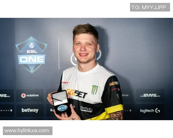 探索黄静的CSGO人生：从新手到职业选手的成长之路